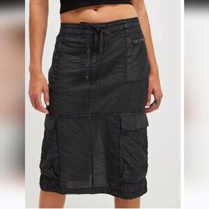 Free People Evie Column Cargo Pockets Black Midi Skirt Size 0 Streetwear Utility